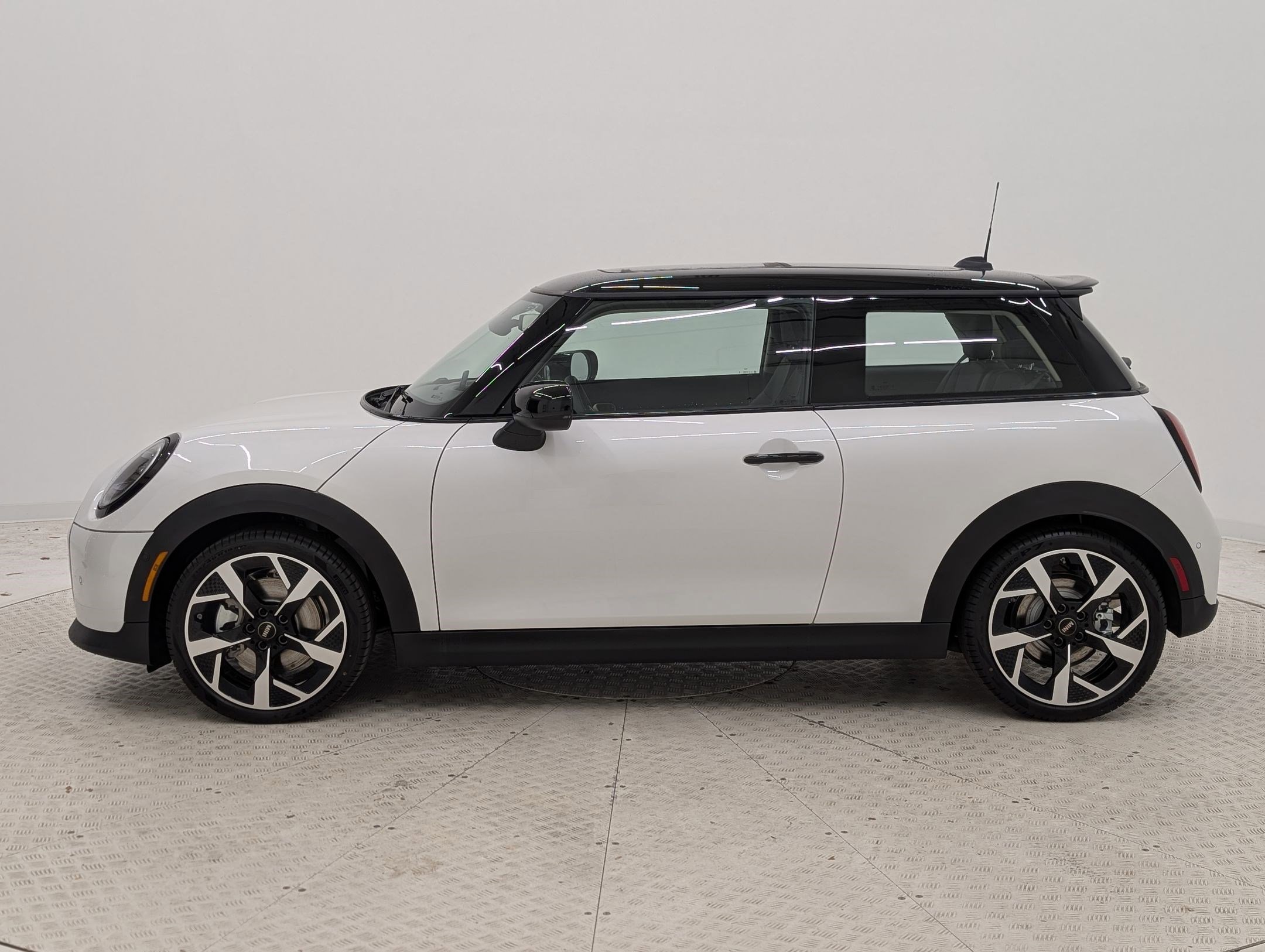 New 2026 MINI Cooper S image 2