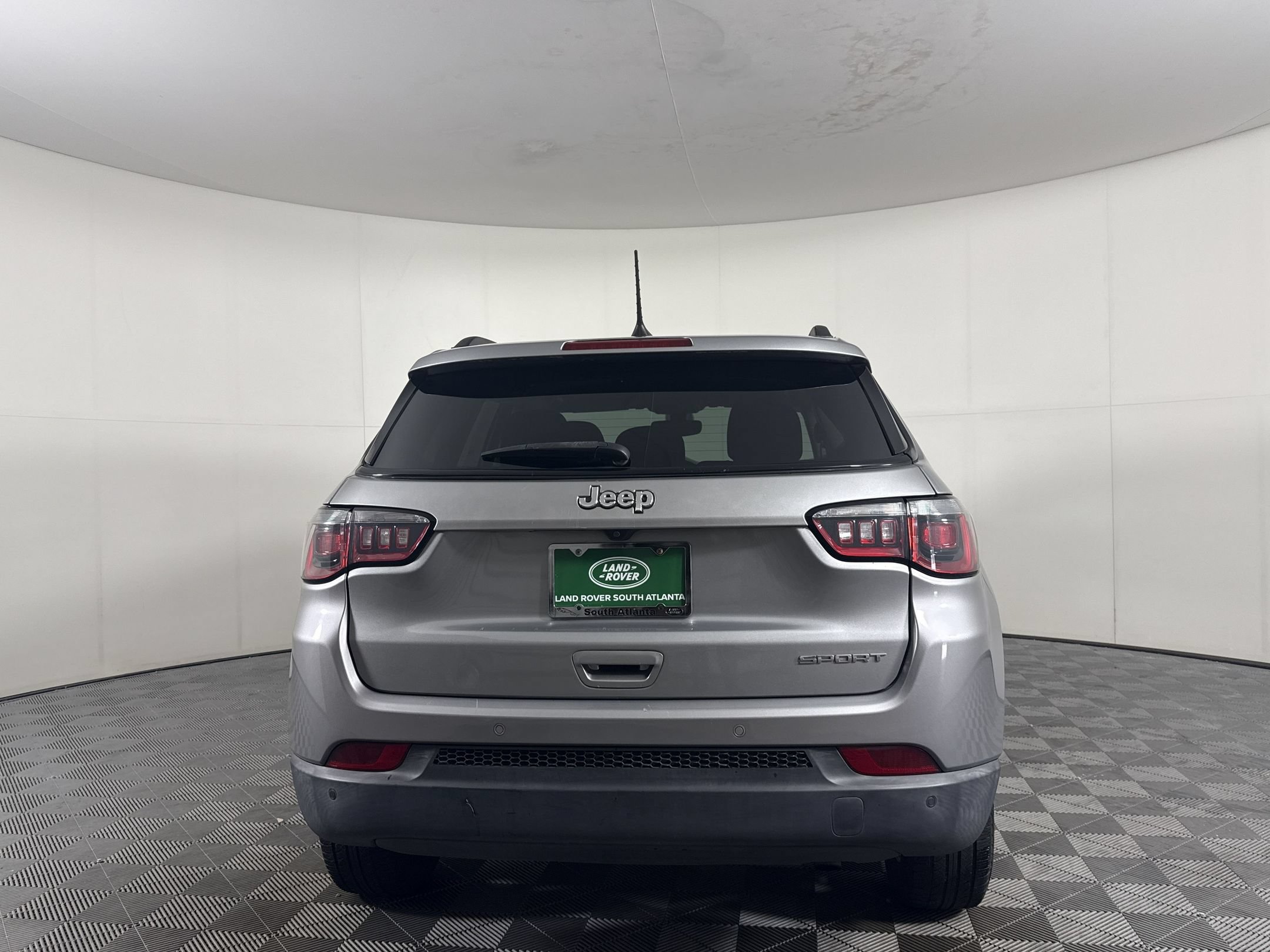 Used 2018 Jeep Compass Sport w/ Tech Group FWD image 10