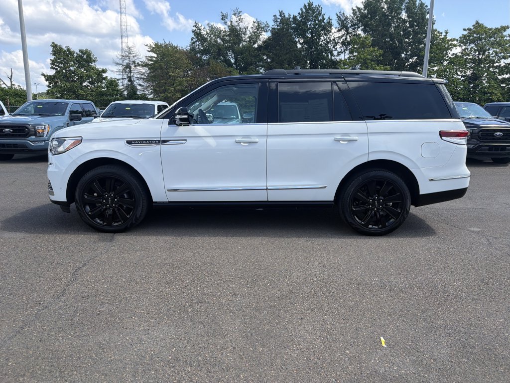 Certified 2023 Lincoln Navigator Black Label AWD/4WD image 2