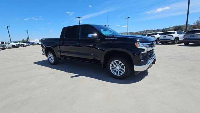 Used 2022 Chevrolet Silverado 1500 LT AWD/4WD image 2