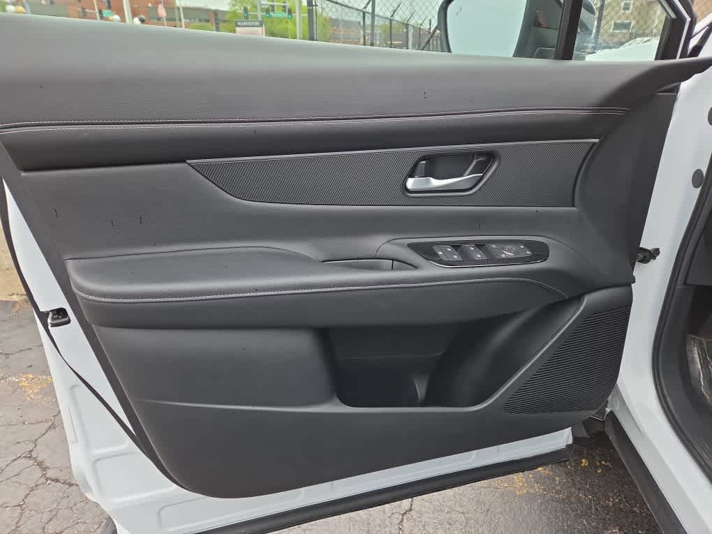 Used 2025 Nissan Murano SV AWD/4WD image 18