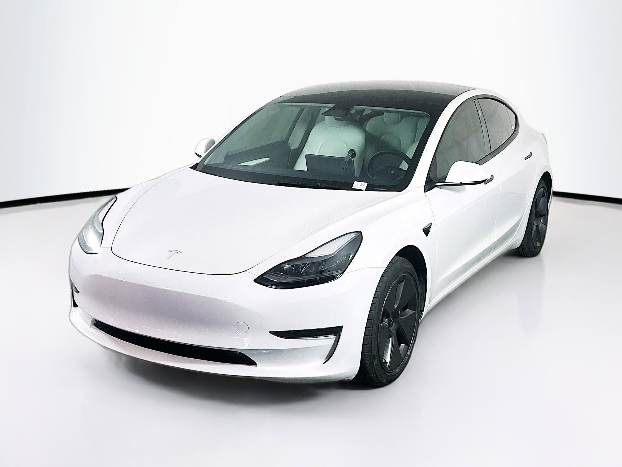 Used 2023 Tesla Model 3 Standard Range image 3
