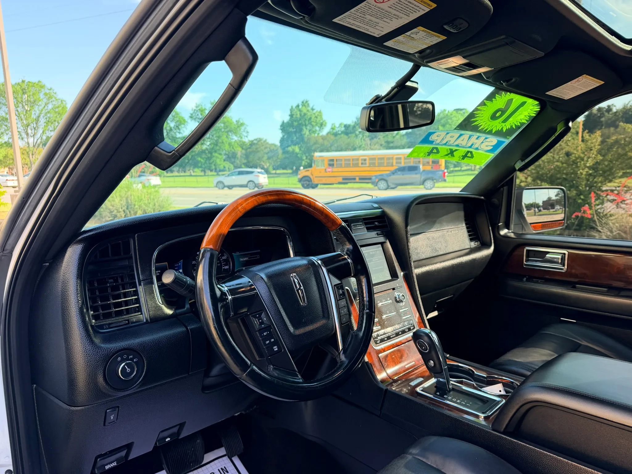 Used 2016 Lincoln Navigator Select AWD/4WD image 9