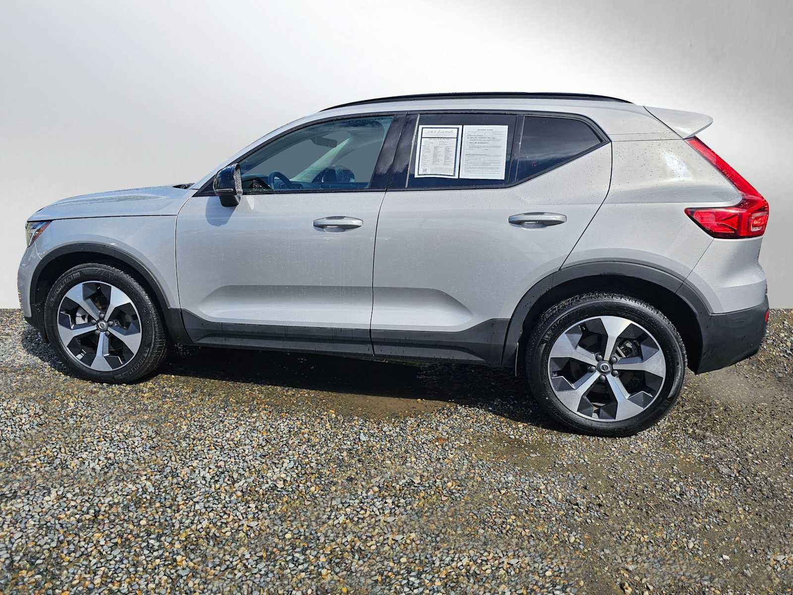 Used 2023 Volvo XC40 B5 Plus w/ Protection Package Premier AWD/4WD image 6