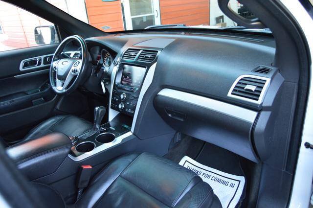 Used 2013 Ford Explorer XLT AWD/4WD image 17