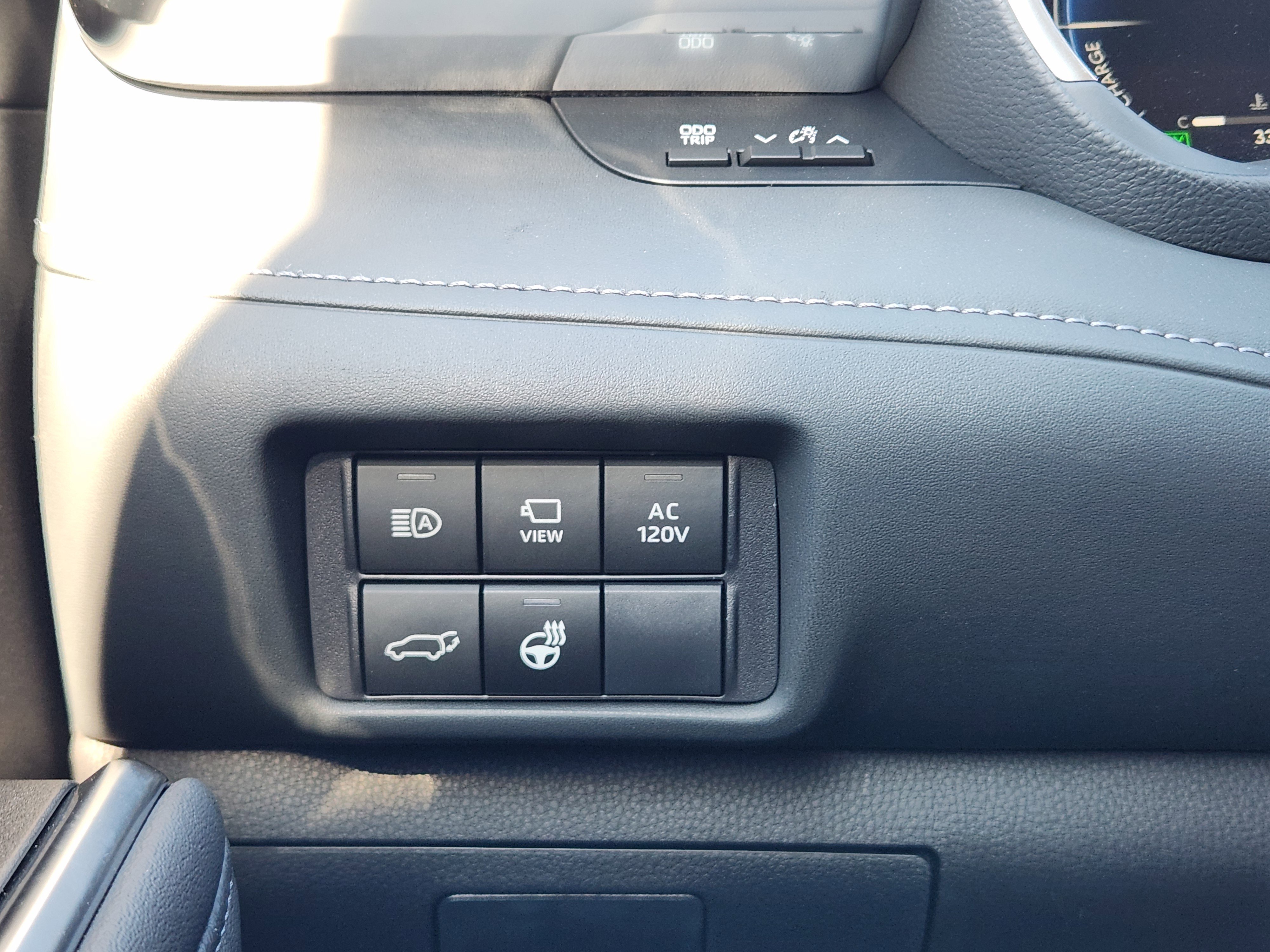 Used 2025 Toyota Highlander Platinum image 31