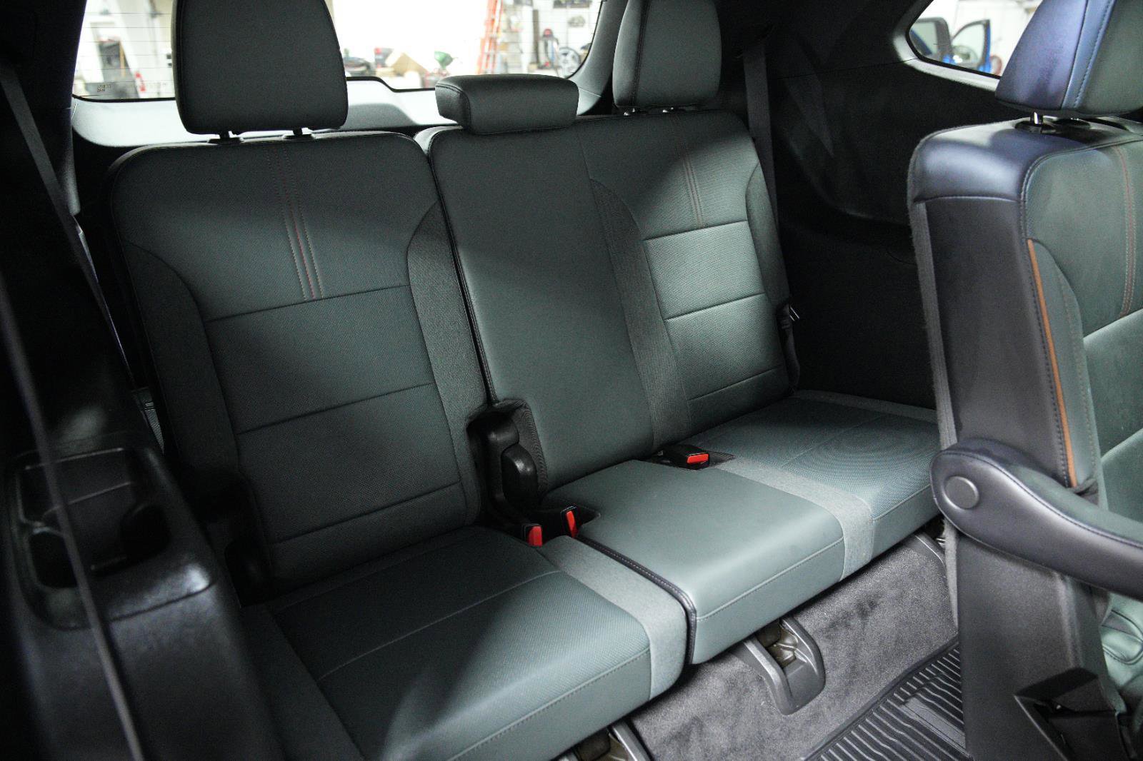 Used 2025 GMC Acadia AT4 image 17