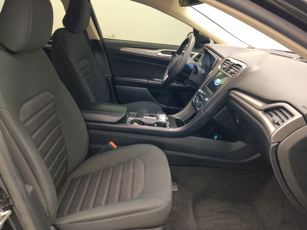 Used 2020 Ford Fusion SE FWD image 21