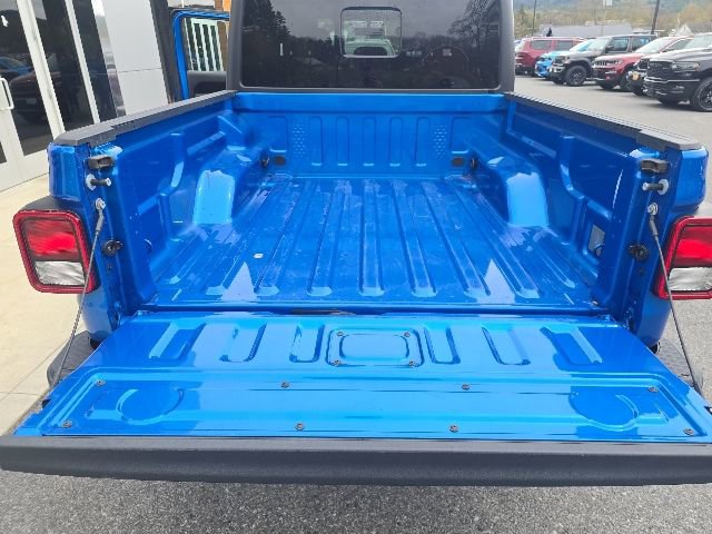 Used 2023 Jeep Gladiator Sport AWD/4WD image 29