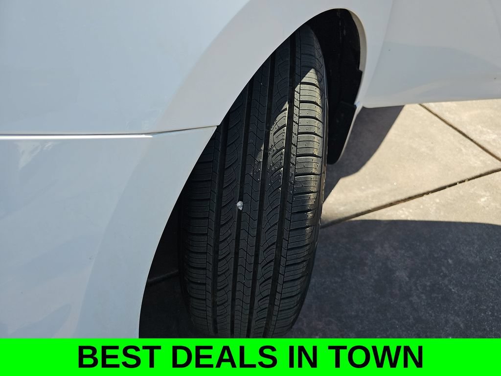 Used 2021 Nissan Versa S FWD image 33