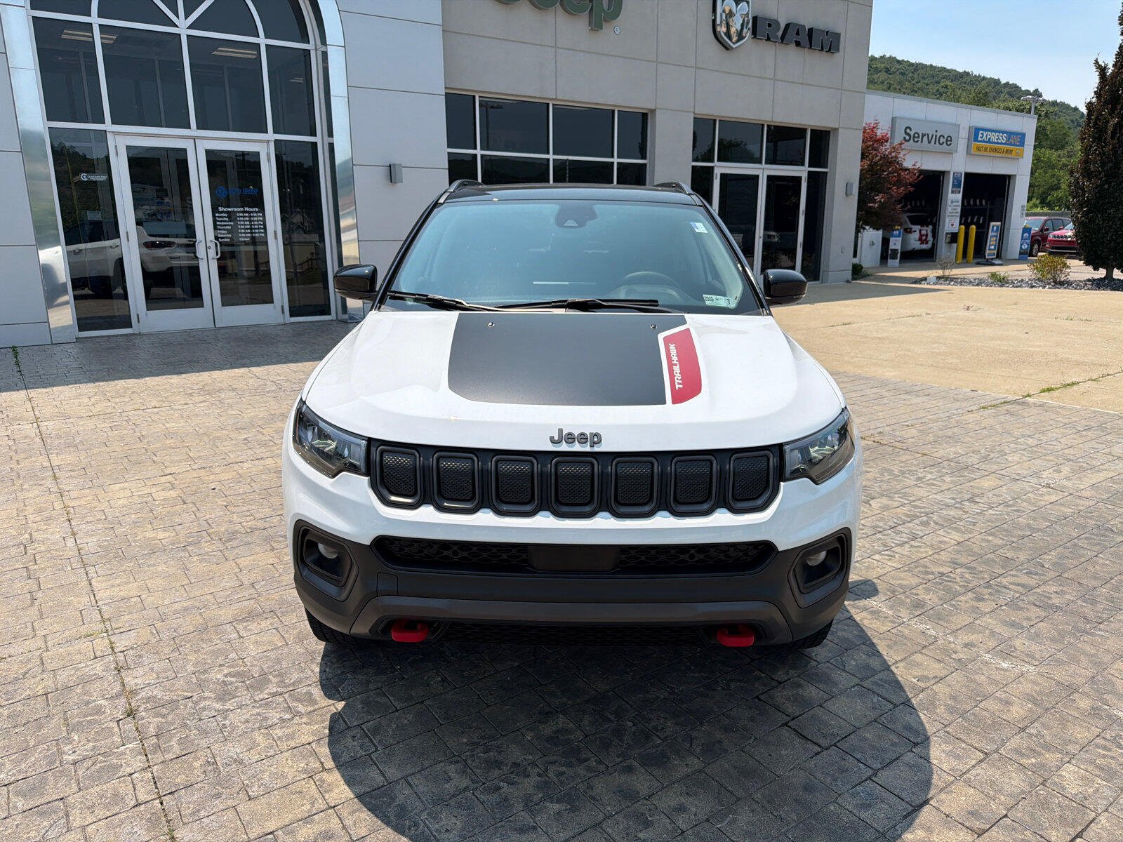 Used 2022 Jeep Compass Trailhawk w/ Sun and Sound Group AWD/4WD image 3