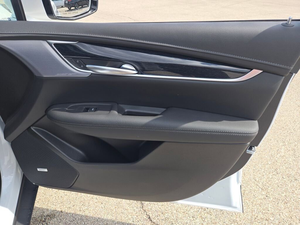 New 2026 Cadillac XT5 Premium Luxury w/ LPO, ONYX Package image 5