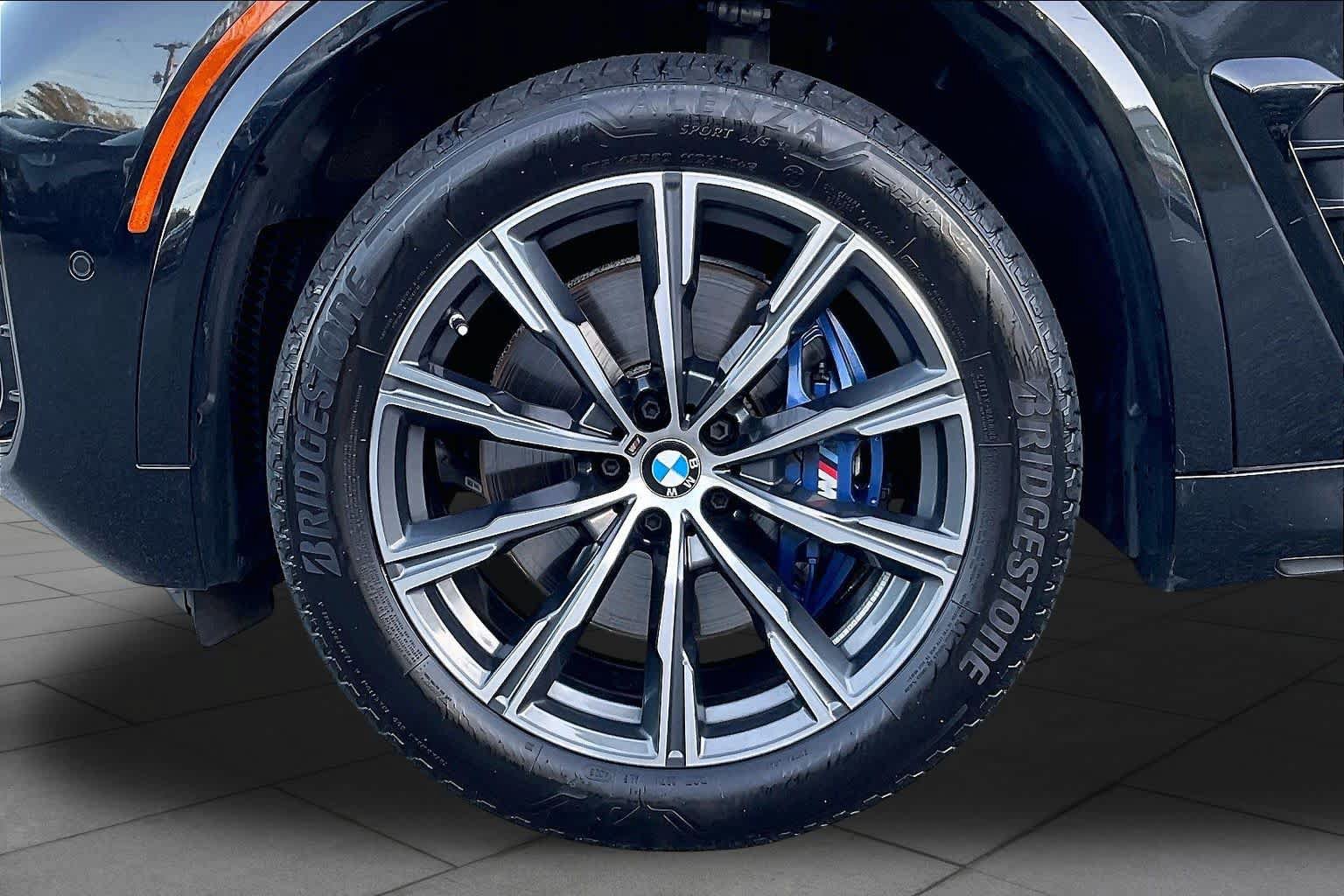 Used 2024 BMW X5 xDrive40i w/ M Sport Package AWD/4WD image 10