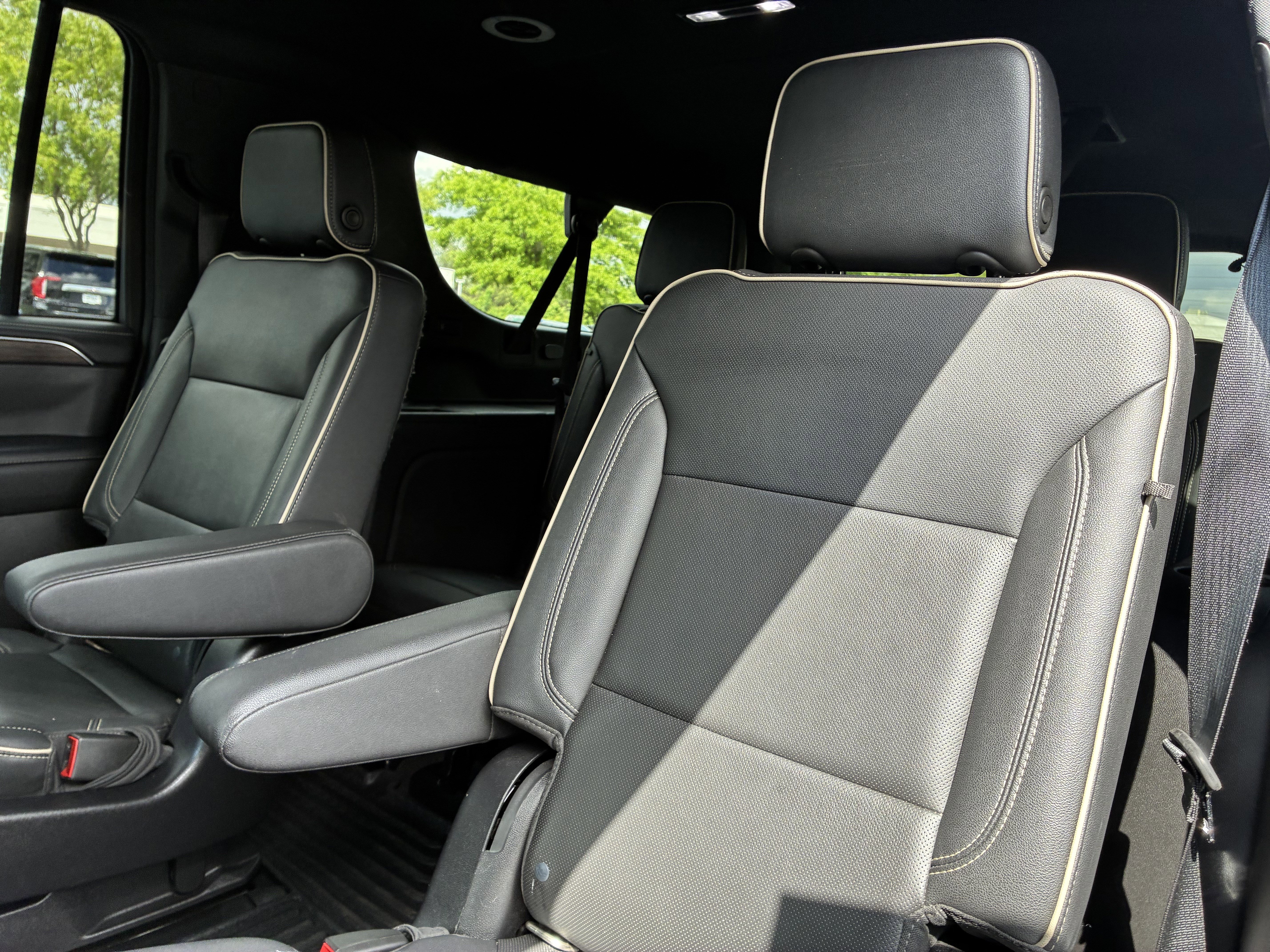 Used 2022 Chevrolet Suburban Premier RWD image 10
