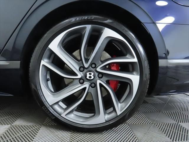 Used 2025 Bentley Flying Spur Plug-In Hybrid image 33