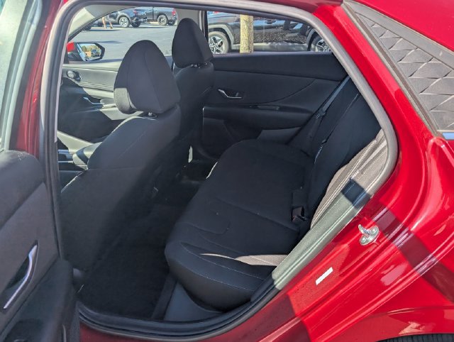 Certified 2025 Hyundai Elantra SEL FWD image 9