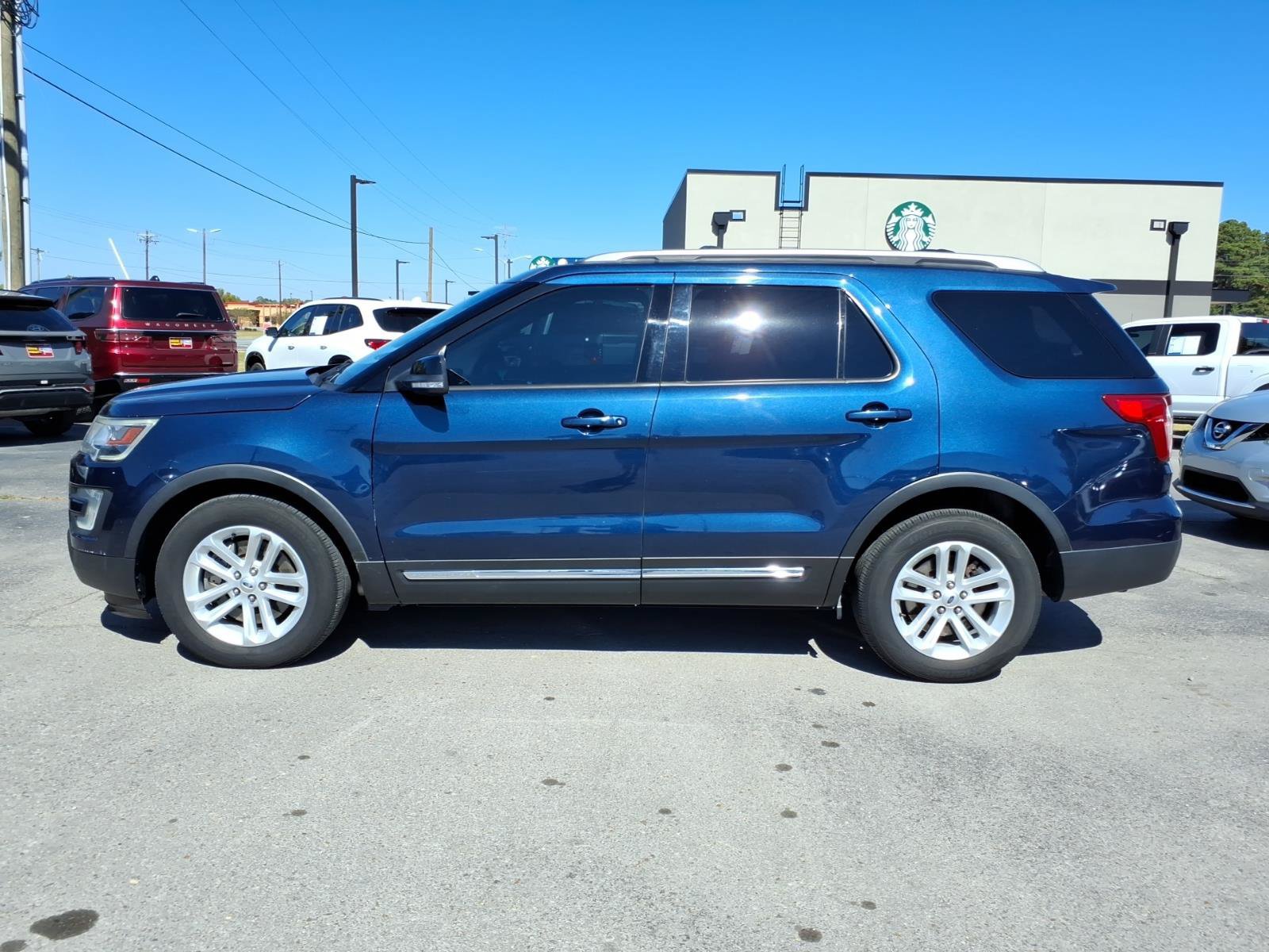 Used 2017 Ford Explorer XLT w/ Equipment Group 202A FWD image 2