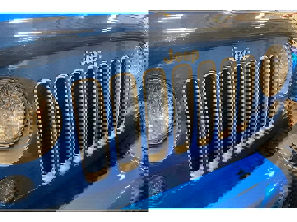 Used 2016 Jeep Wrangler Unlimited Sahara w/ Connectivity Group image 30