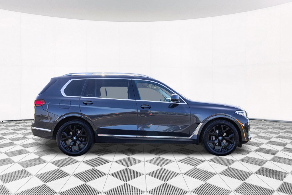 Used 2022 BMW X7 xDrive40i w/ Cold Weather Package AWD/4WD image 11