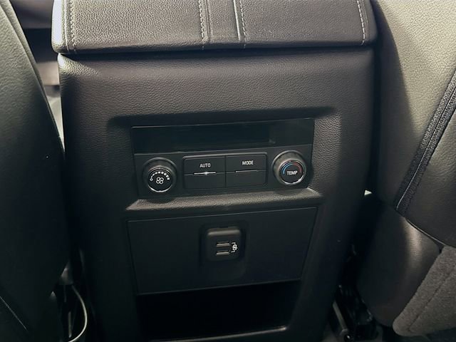 Used 2023 Chevrolet Traverse LT image 25