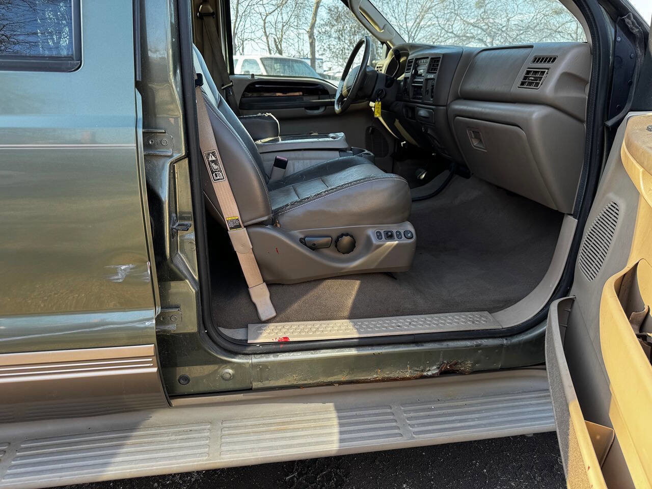 Used 2003 Ford Excursion Eddie Bauer image 16