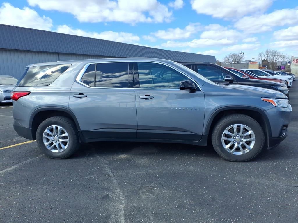 Used 2020 Chevrolet Traverse LS image 2