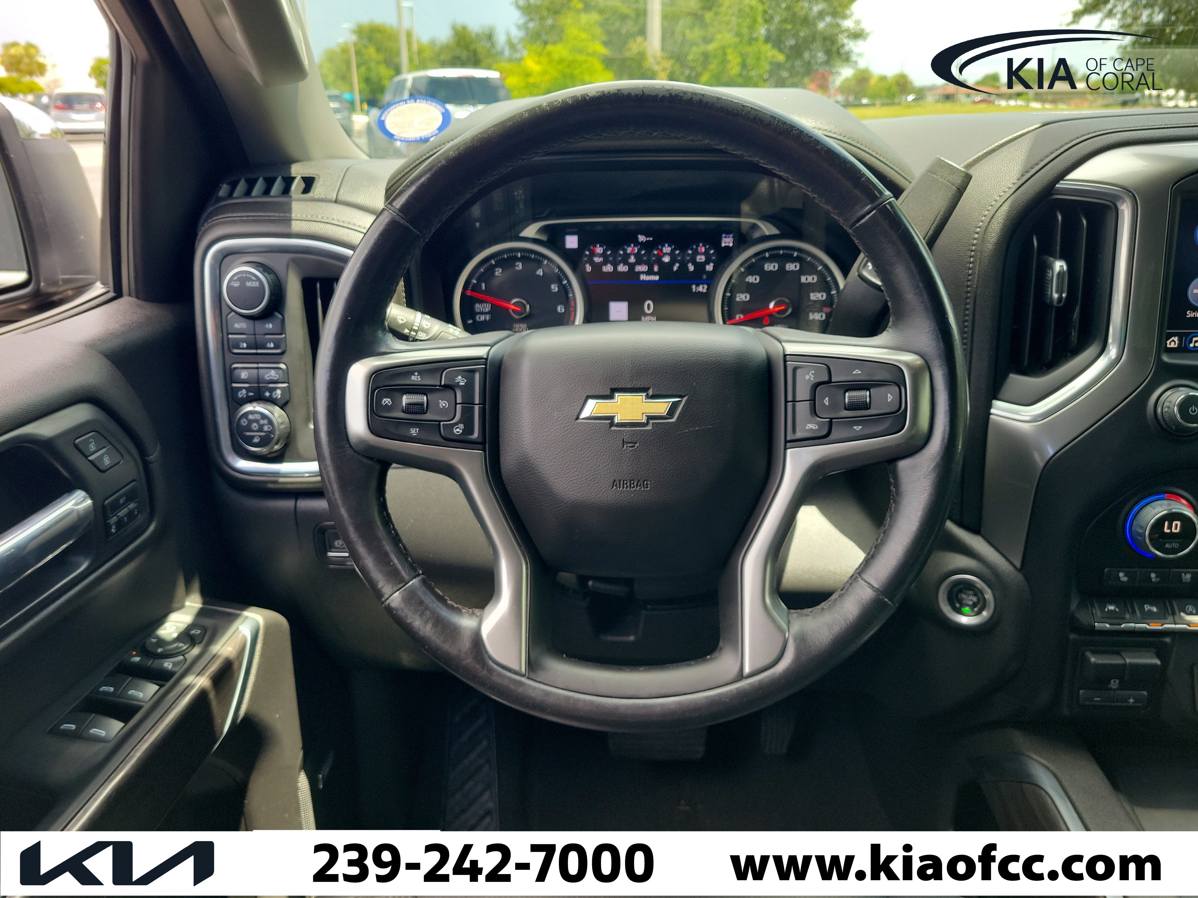 Used 2022 Chevrolet Silverado 1500 LTZ w/ LTZ Premium Package AWD/4WD image 15