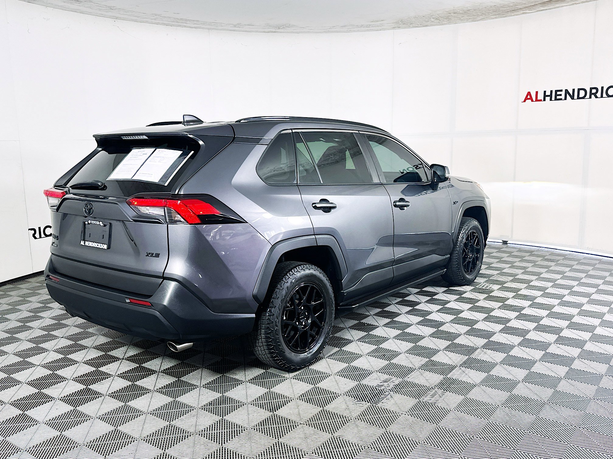 Used 2022 Toyota RAV4 XLE image 3