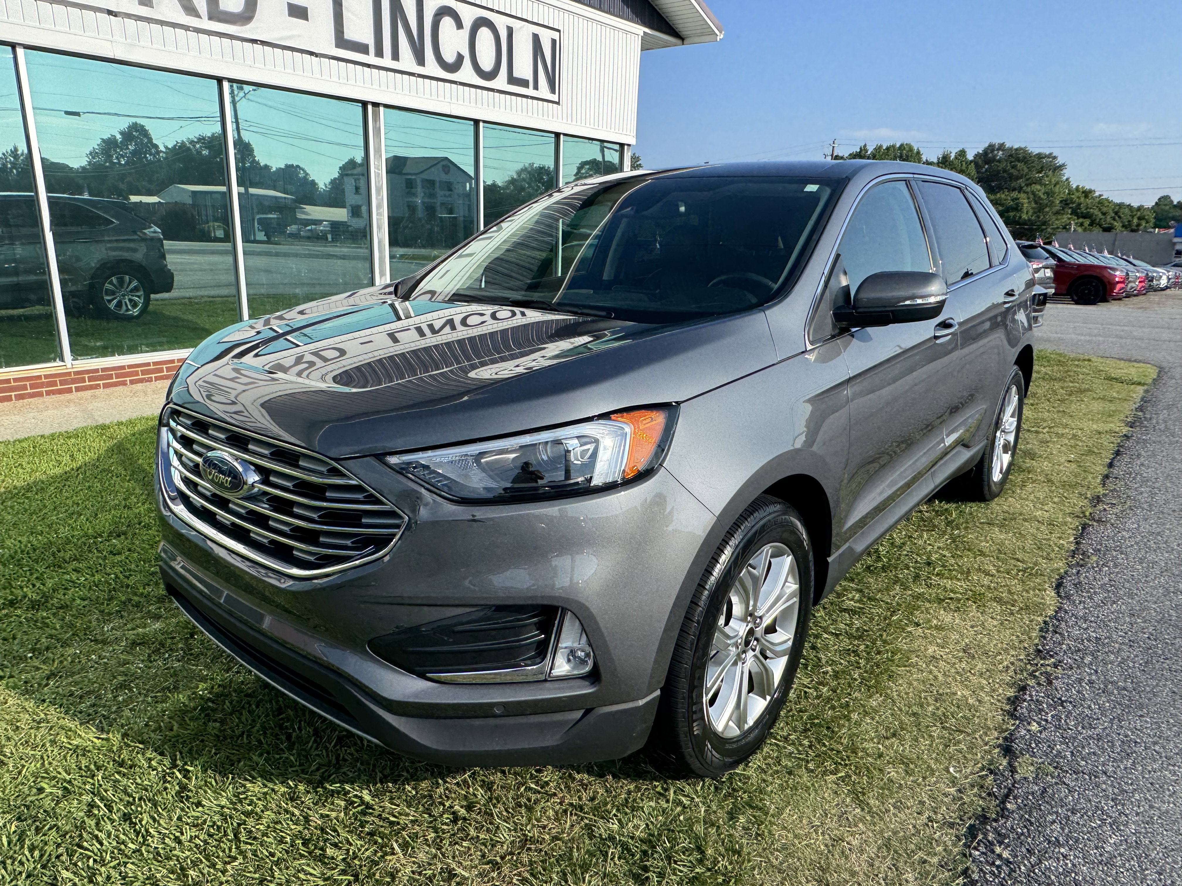 Used 2024 Ford Edge Titanium image 5