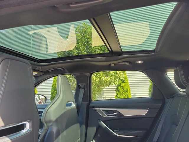 Certified 2025 Jaguar F-PACE R-Dynamic S AWD/4WD image 16