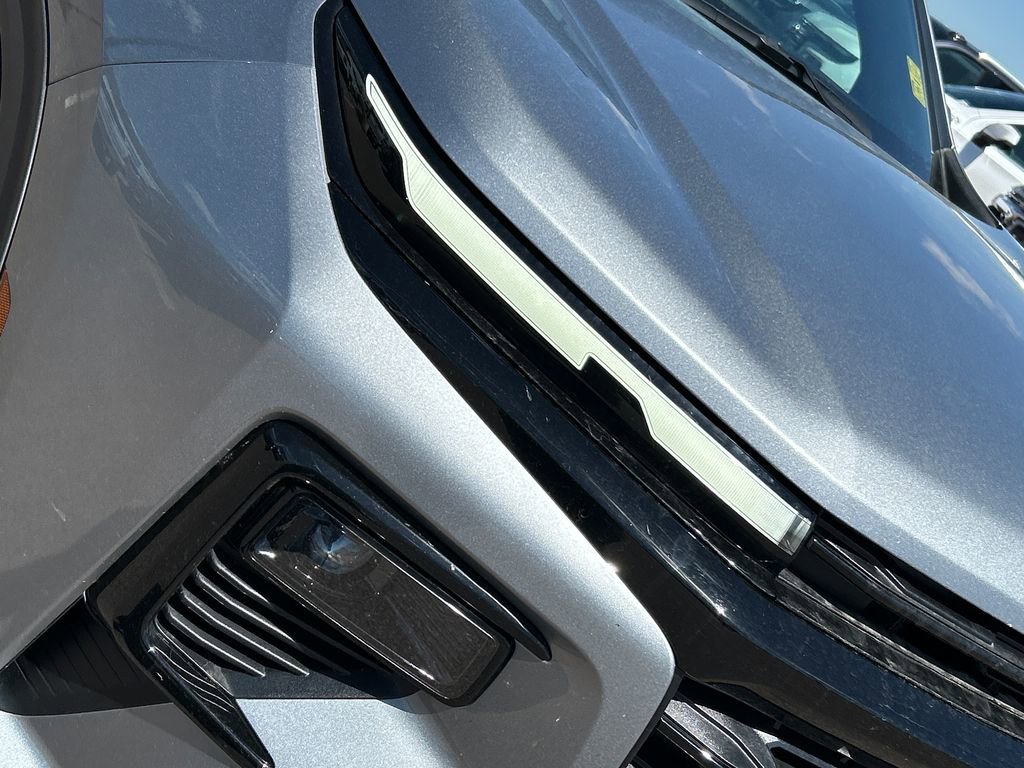 Used 2025 Chevrolet Traverse LT w/ Midnight/Sport Edition AWD/4WD image 25