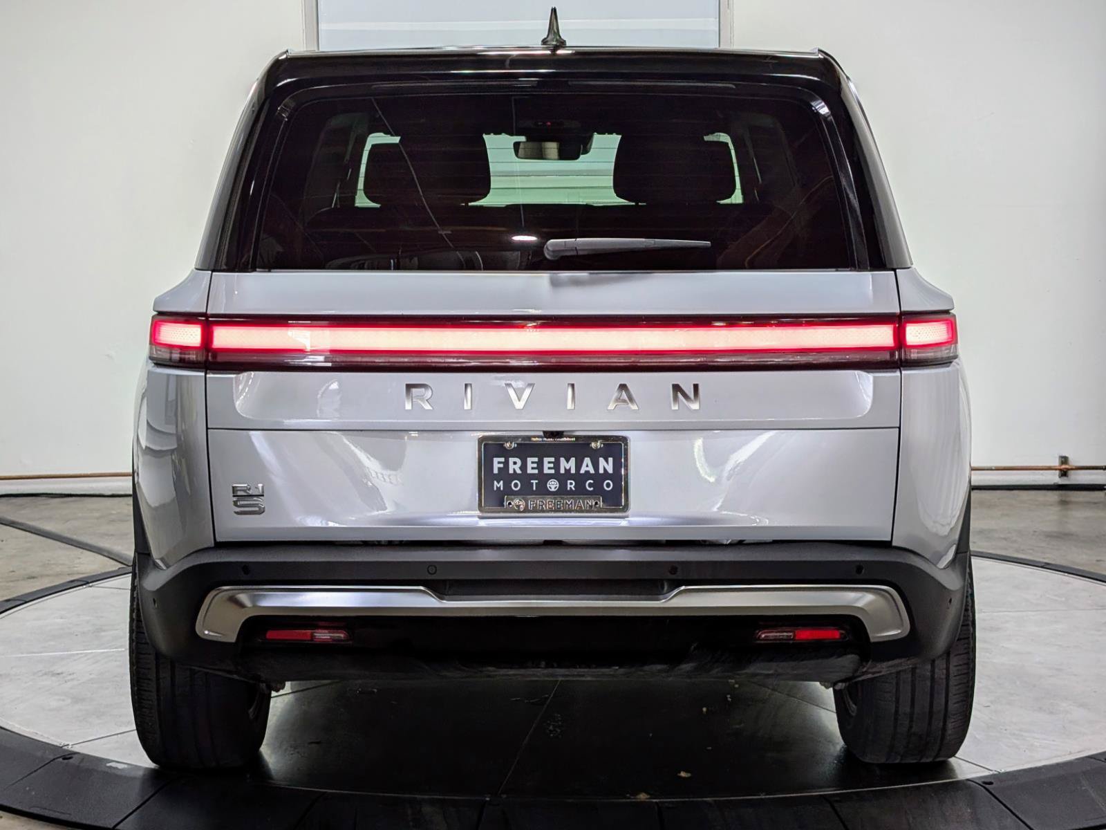 Used 2024 Rivian R1S Adventure AWD/4WD image 8