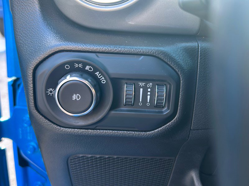 Used 2022 Jeep Wrangler Unlimited Sahara w/ Cold Weather Group image 17