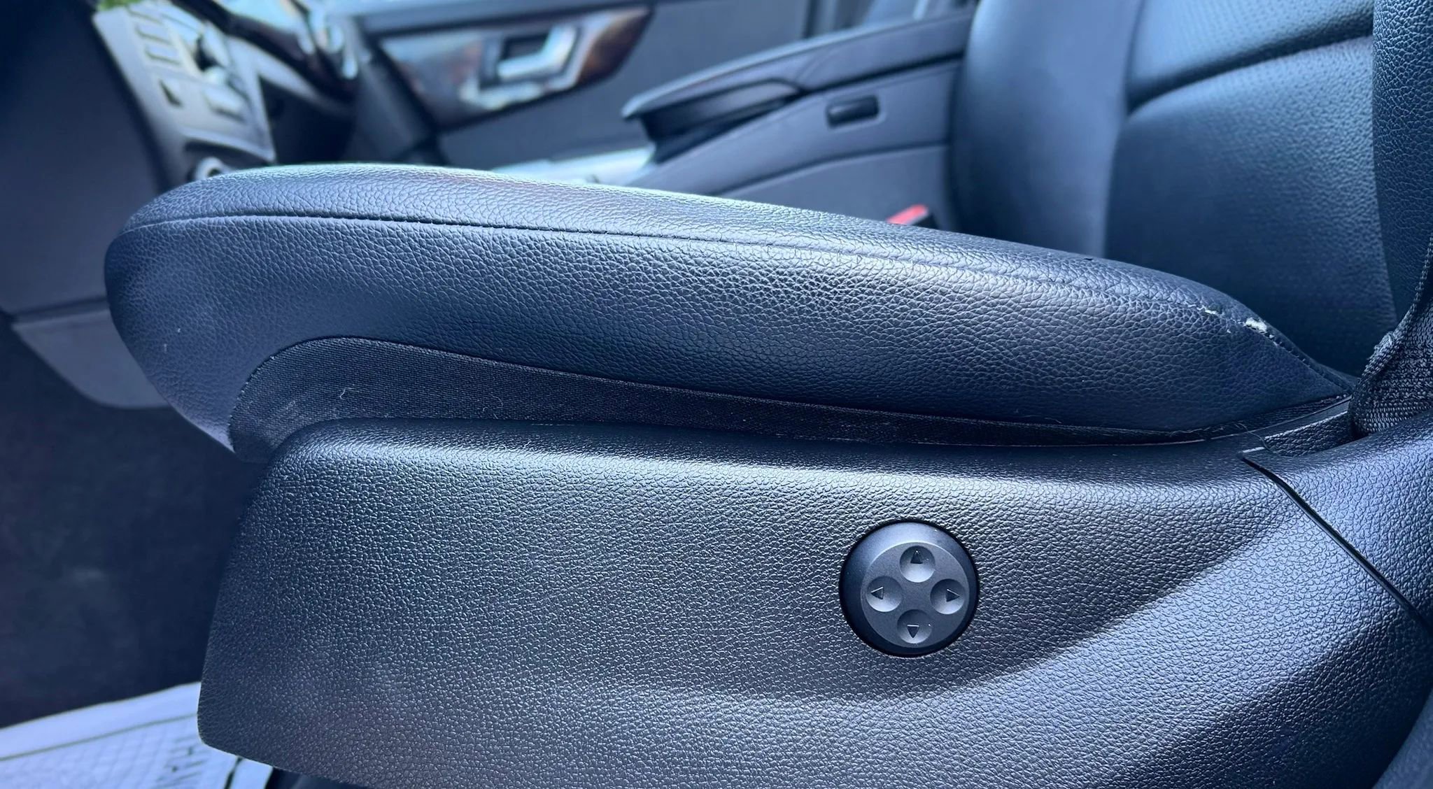 Used 2014 Mercedes-Benz GLK 350 4MATIC image 25