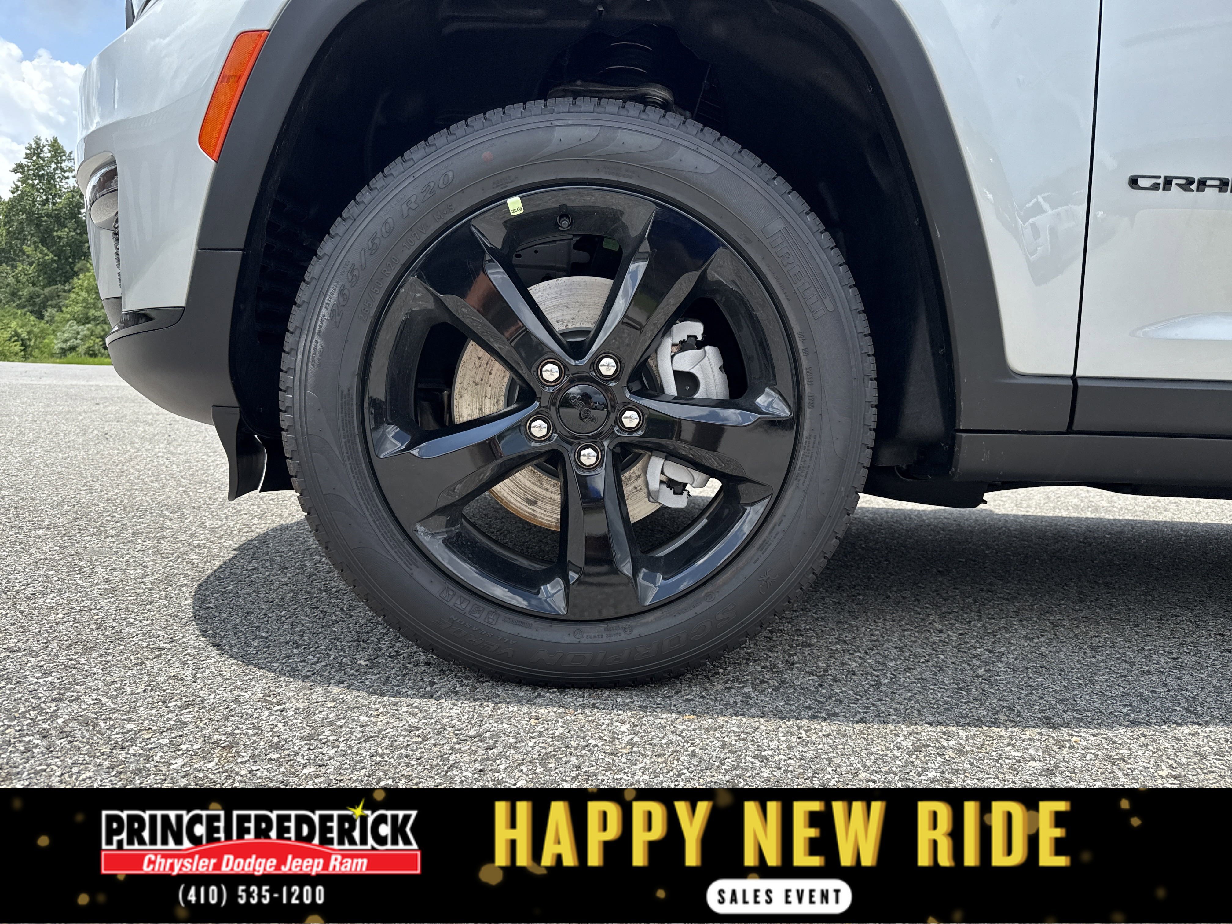 New 2025 Jeep Grand Cherokee L Limited w/ Black Appearance Package image 9