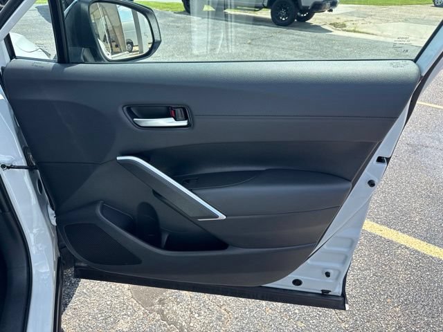Used 2025 Toyota Corolla Cross XLE FWD image 16