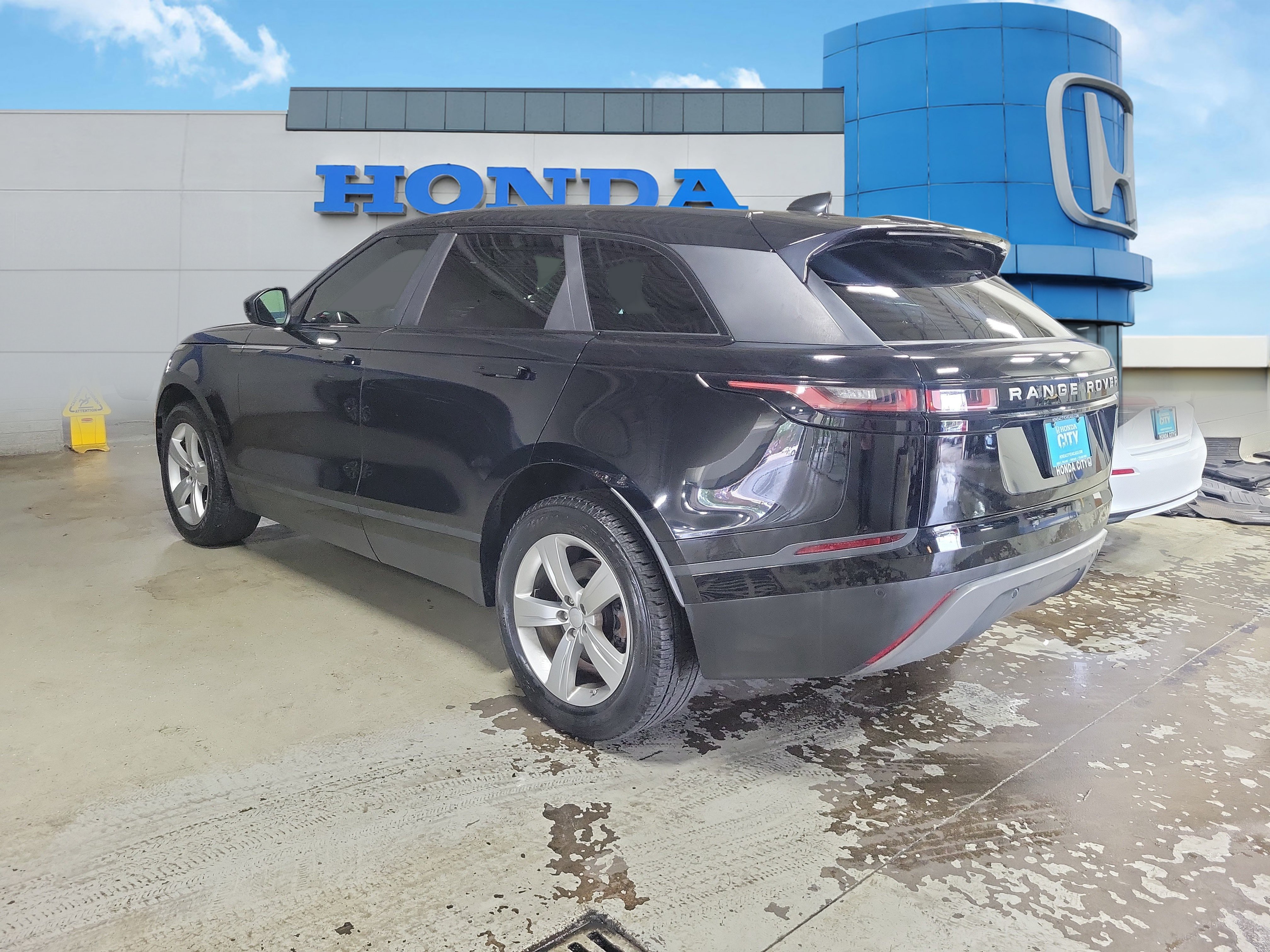 Used 2018 Land Rover Range Rover Velar S AWD/4WD image 4