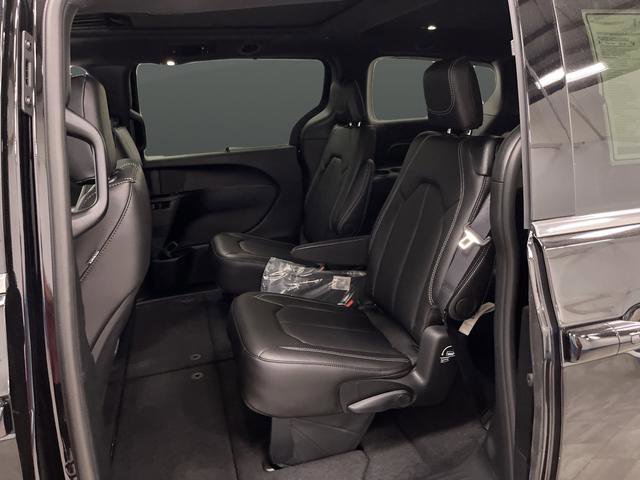 New 2026 Chrysler Pacifica Select image 29