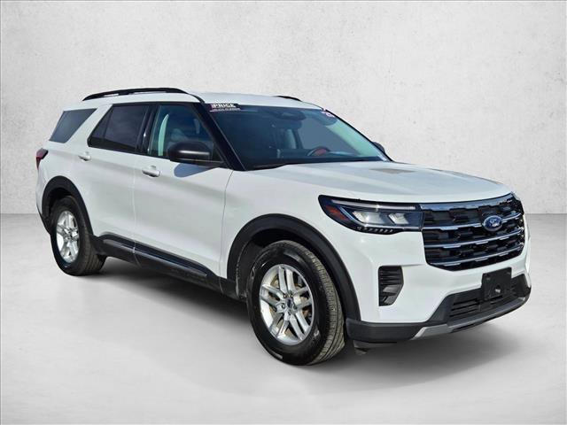Used 2025 Ford Explorer Active image 3