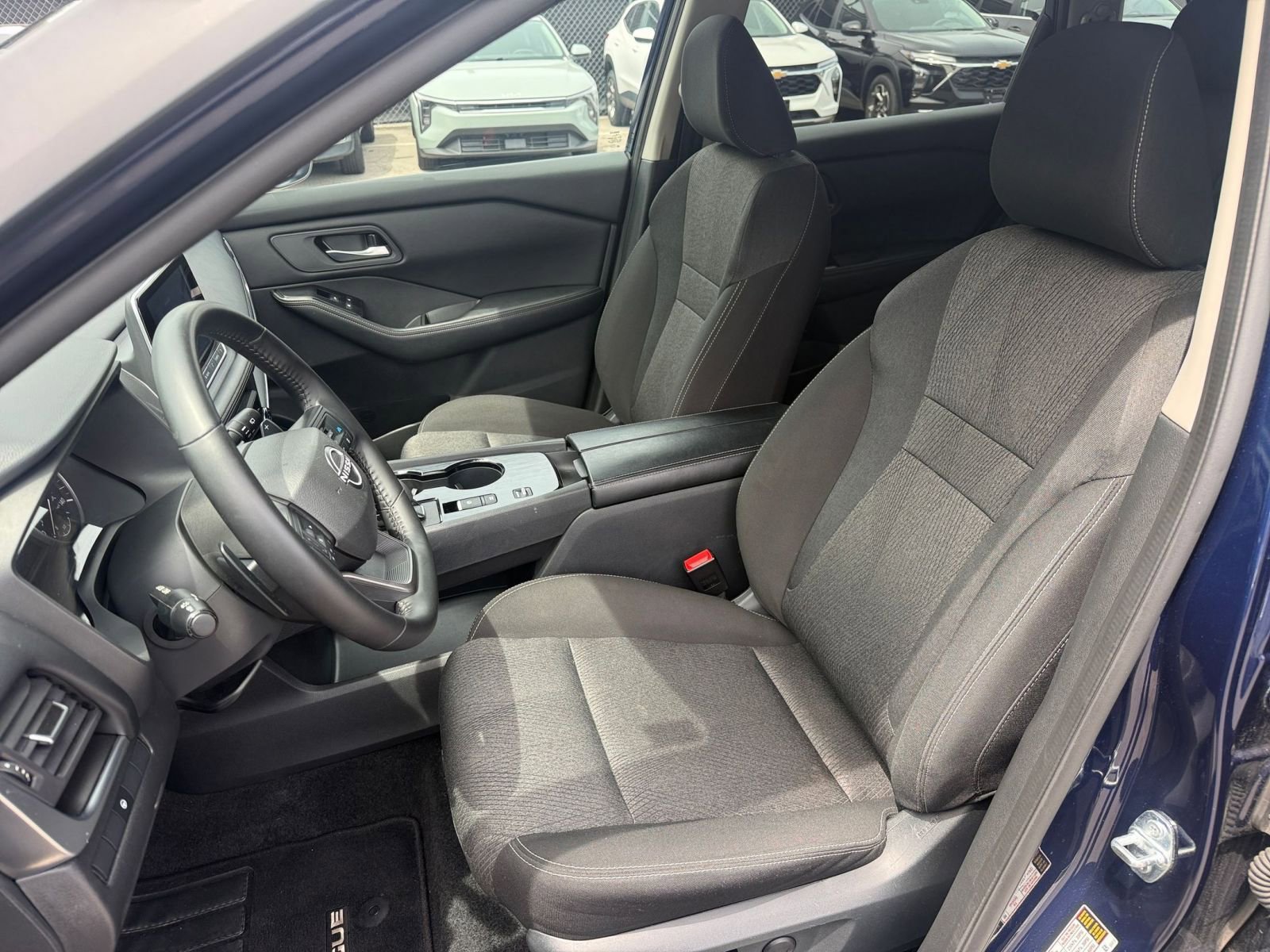 Used 2025 Nissan Rogue SV FWD image 37