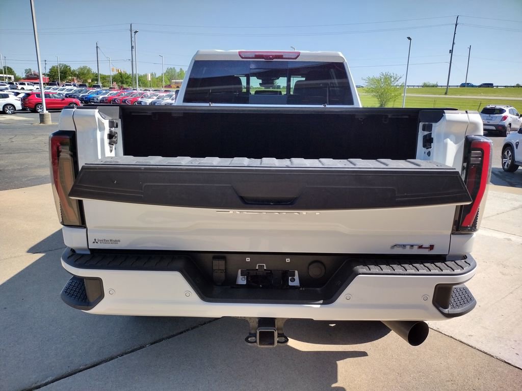 Used 2025 GMC Sierra 2500 AT4 w/ AT4 Premium Plus Package AWD/4WD image 18