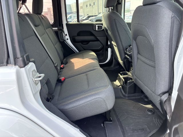 Used 2024 Jeep Wrangler Unlimited Sahara AWD/4WD image 19