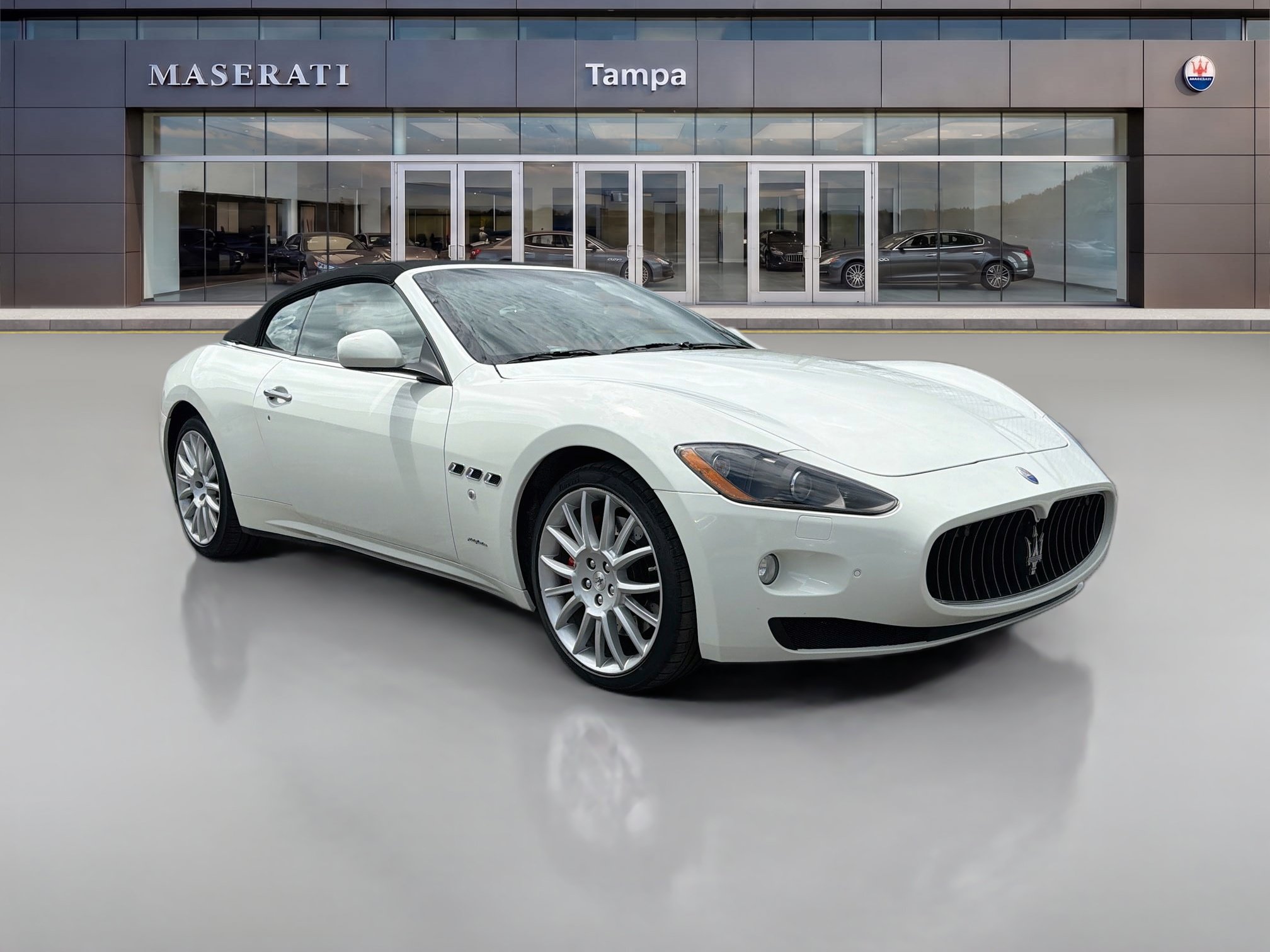 Used 2010 Maserati GranTurismo Convertible RWD image 1