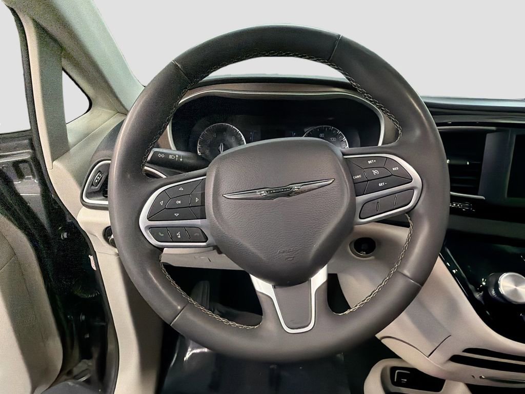 Used 2023 Chrysler Voyager LX FWD image 14