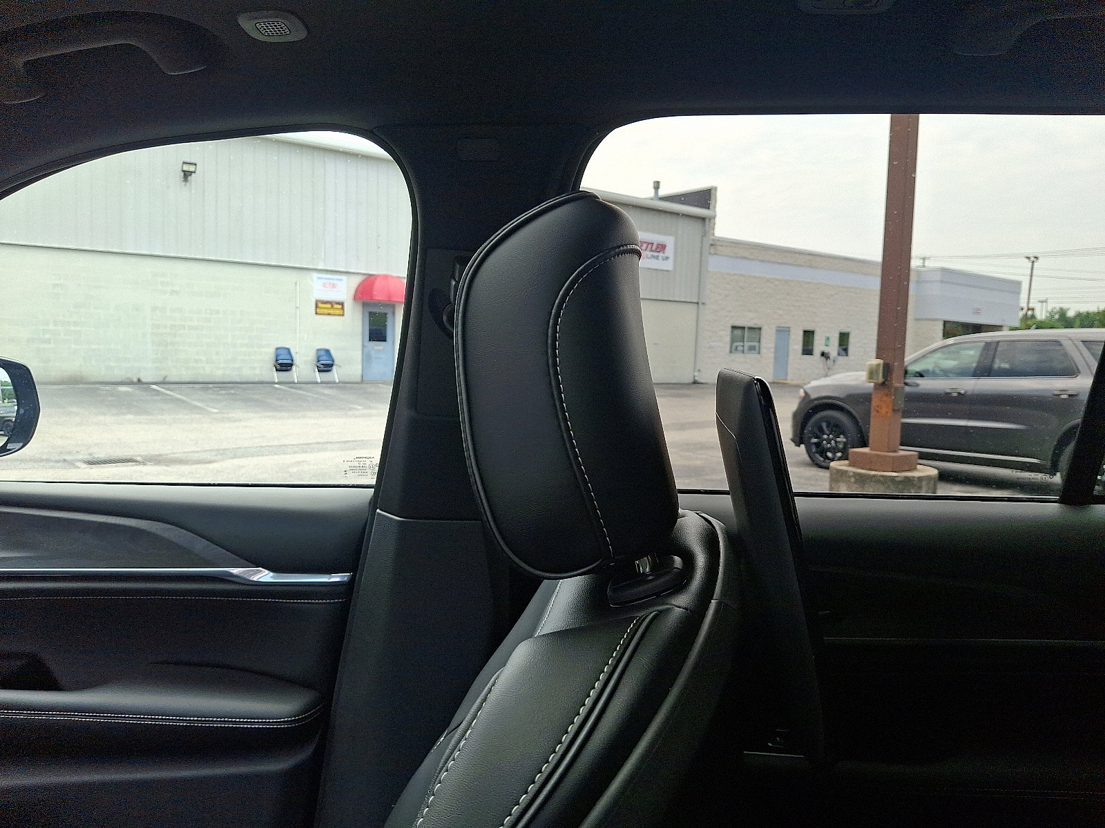 Used 2024 Jeep Grand Cherokee Overland w/ Trailer Tow Package image 18