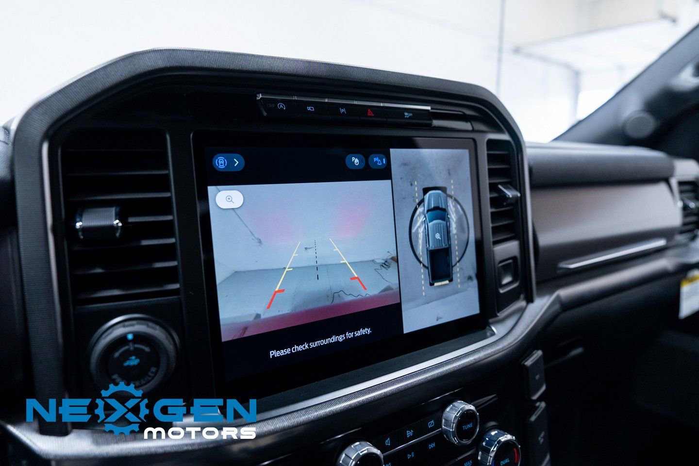 Used 2024 Ford F150 Platinum image 40