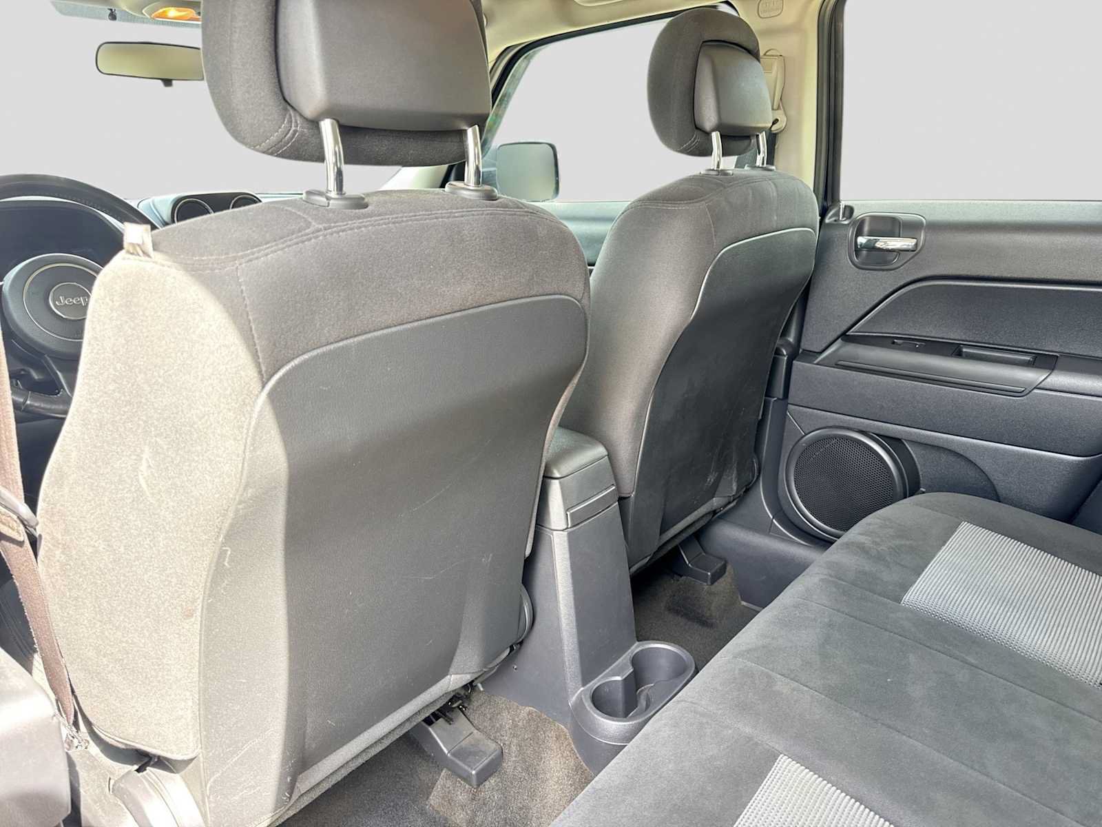 Used 2015 Jeep Patriot Latitude AWD/4WD image 17
