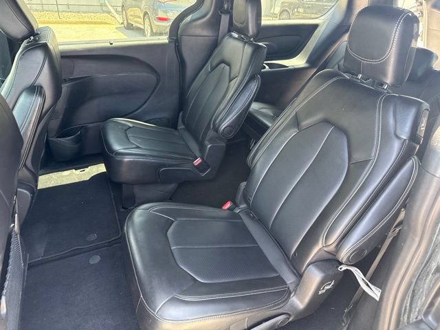 Used 2025 Chrysler Pacifica Select FWD image 16