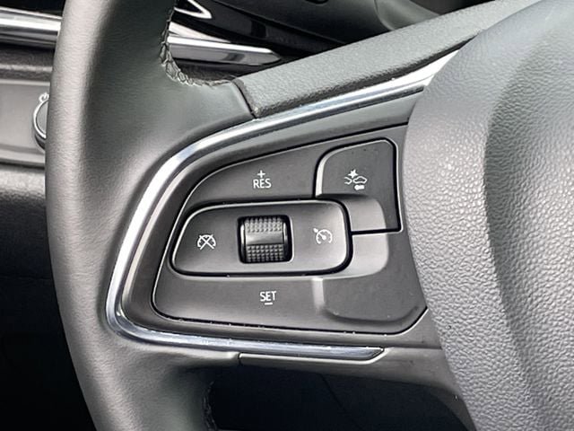 Used 2025 Buick Envista Sport Touring image 12