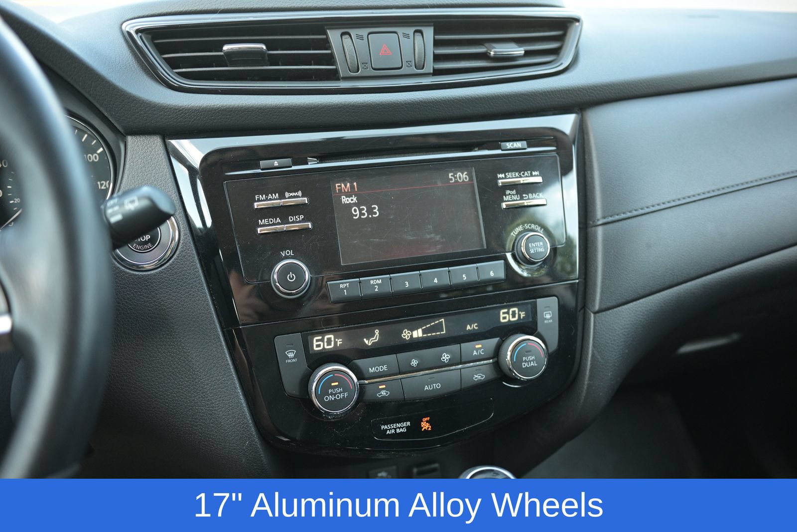 Used 2017 Nissan Rogue SV AWD/4WD image 28